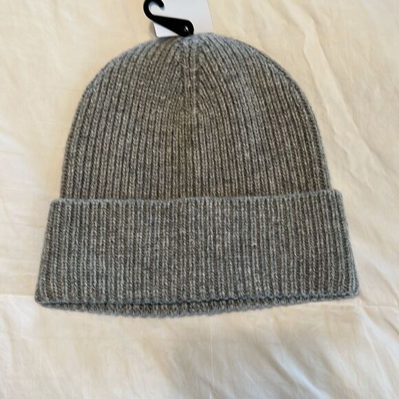UGG Crown Beanie NWT Light Gray - Picture 2 of 4